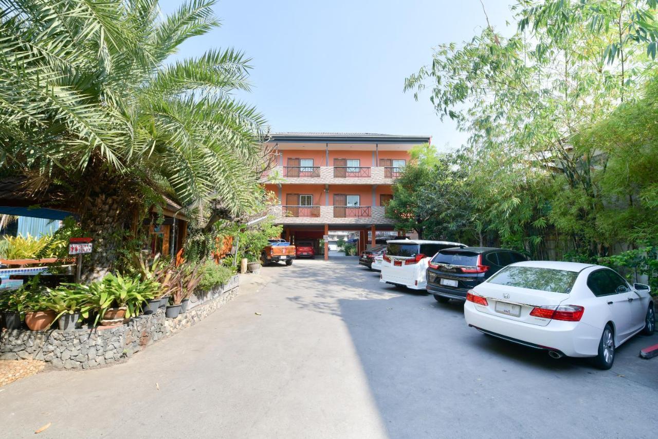 Oyo 549 Maesri Resort Патая Екстериор снимка