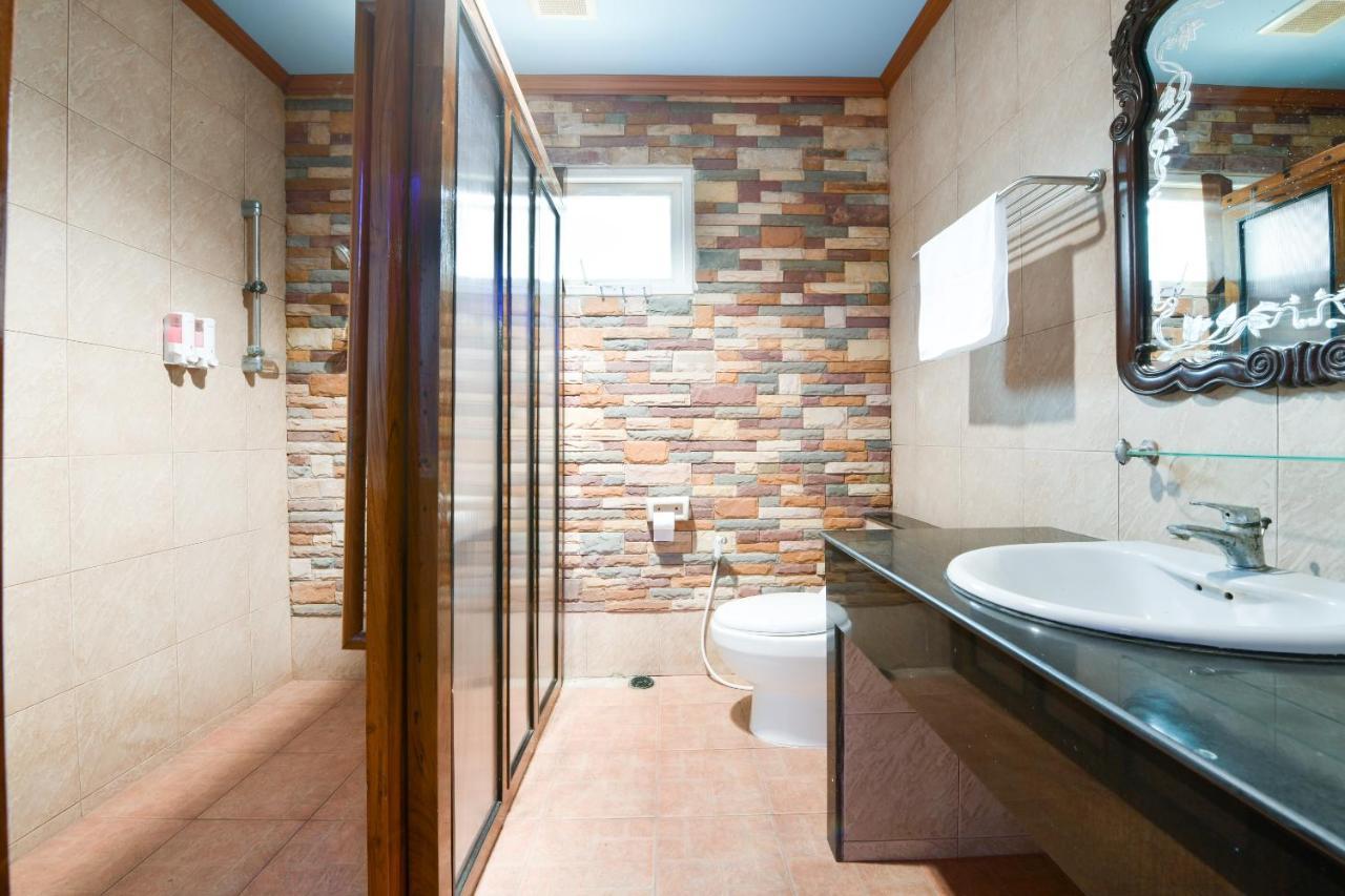 Oyo 549 Maesri Resort Патая Екстериор снимка